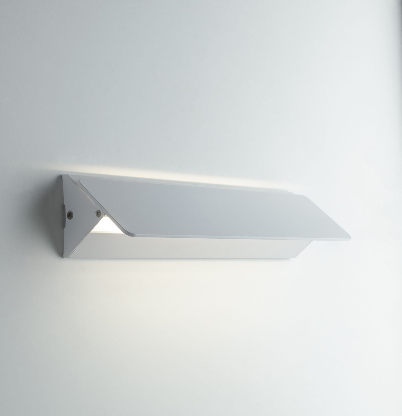 Applique a parete led integrato orientabile 10W 1300 lumen collezione AILERON Applique a parete led integrato orientabile 10W 1300 lumen collezione AILERON